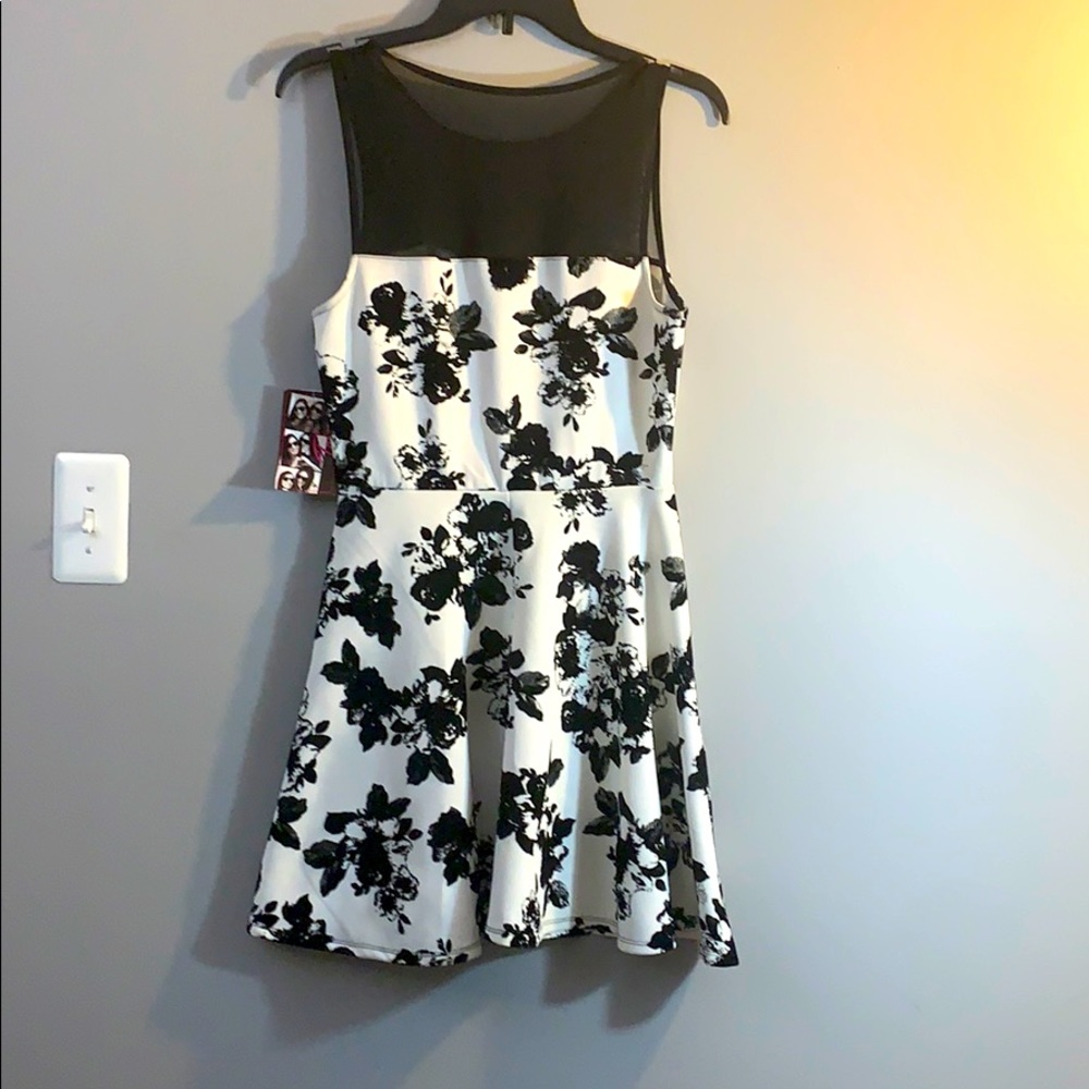 No rips, new, black flower design, mesh on the top